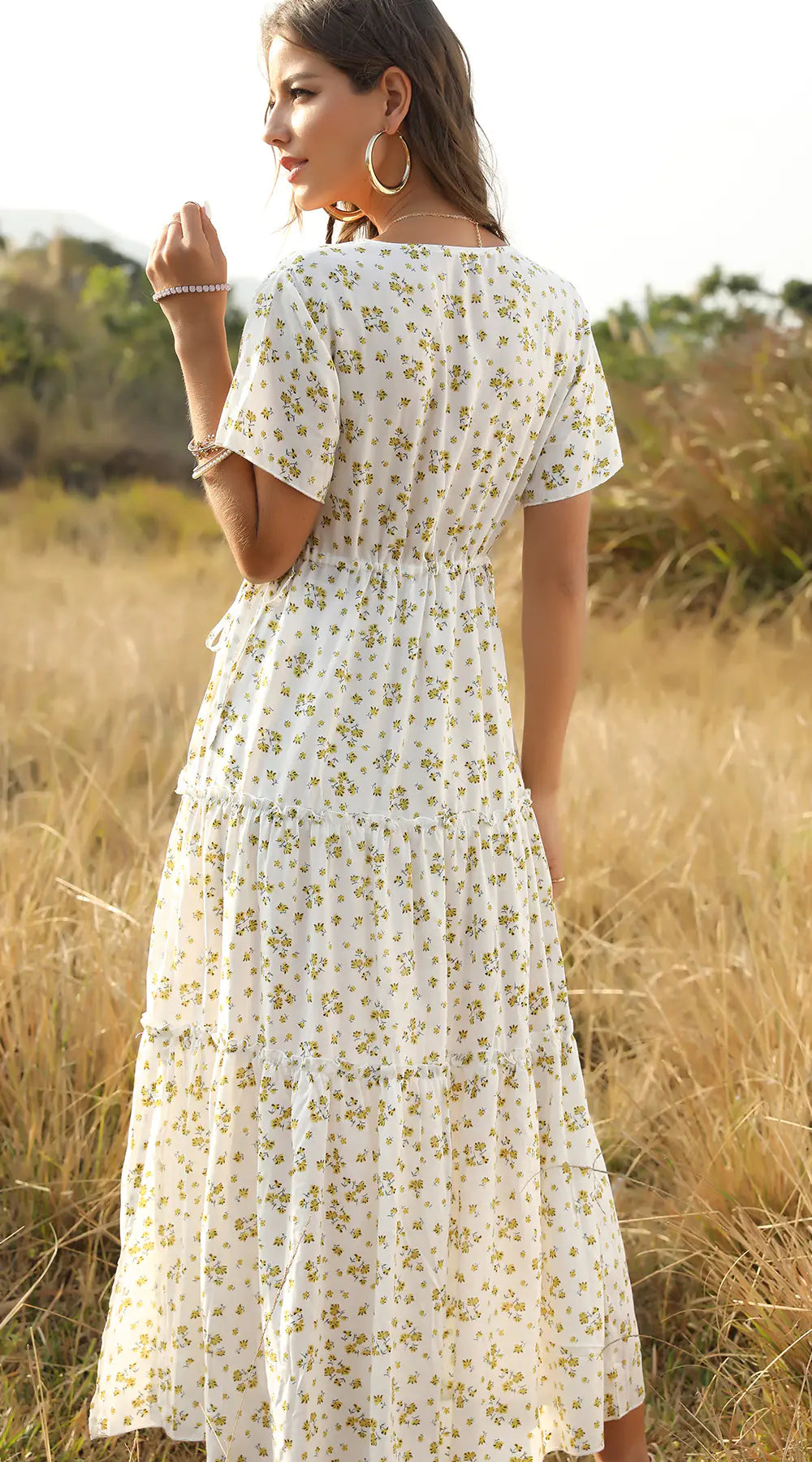 Robe longue bohème fleurie à volants et col en V