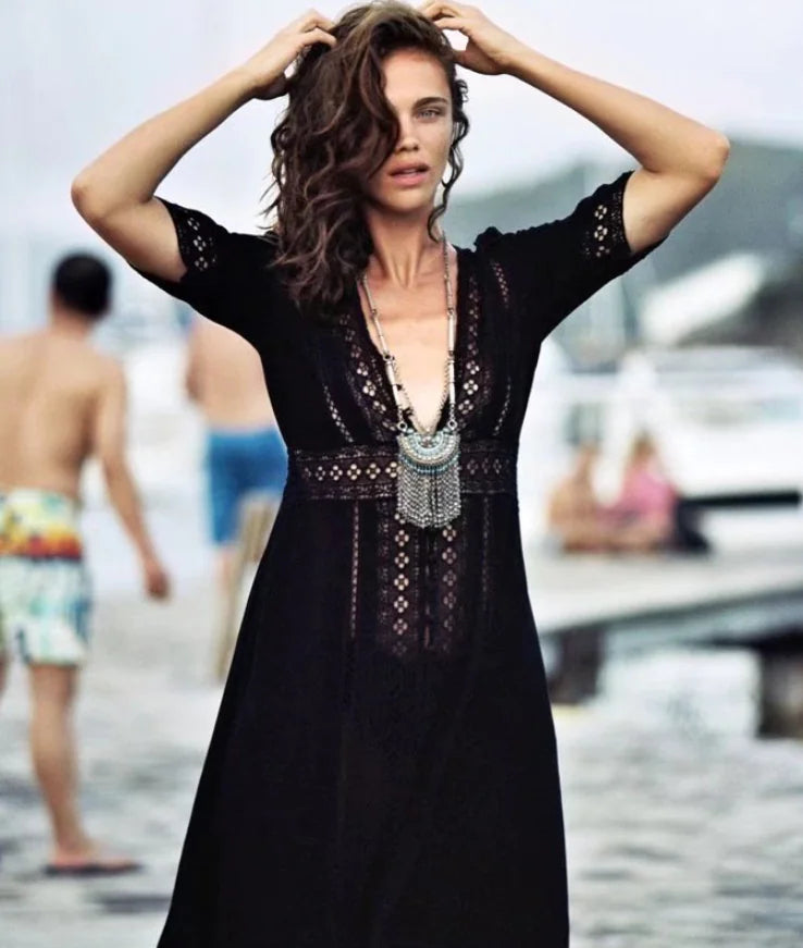Robe de plage à bordure en dentelle et découpes