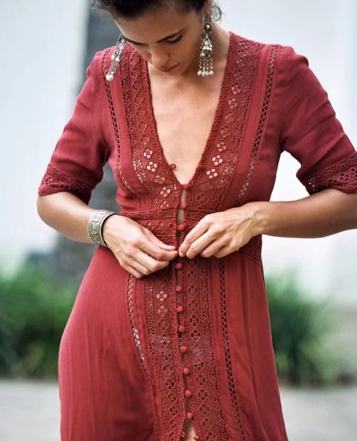 Robe de plage à bordure en dentelle et découpes
