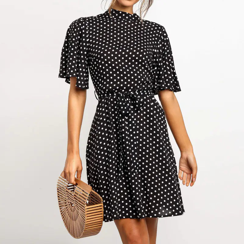Robe à pois et manches volantées