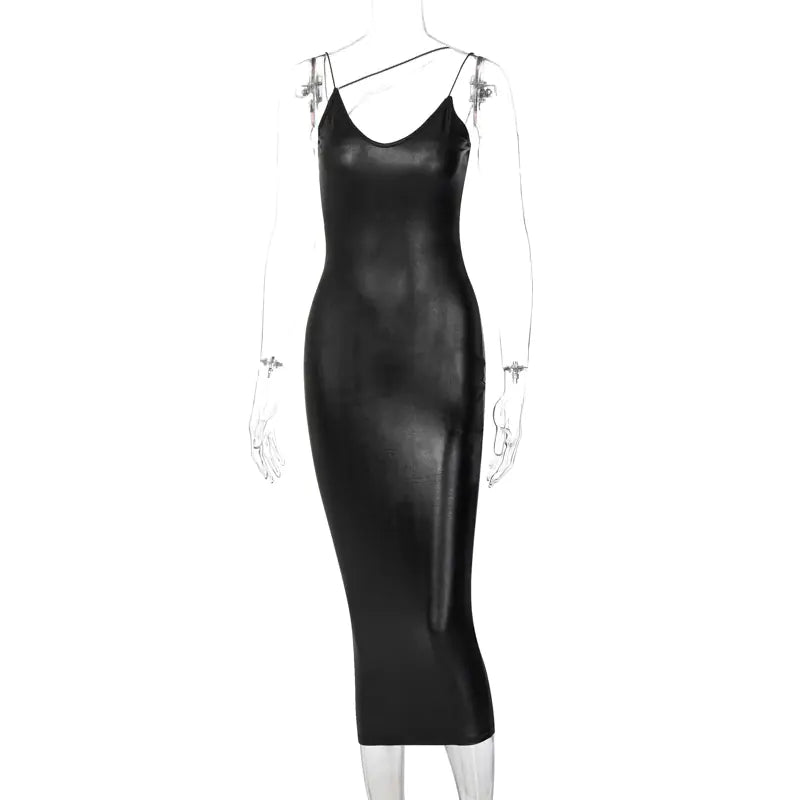 Robe mi-longue moulante en similicuir à col en V et fente