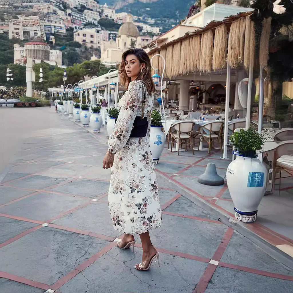 Robe à manches bouffantes et col en V