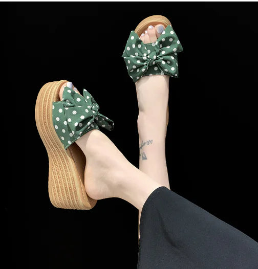 Sandales compensées à talons hauts tendance
