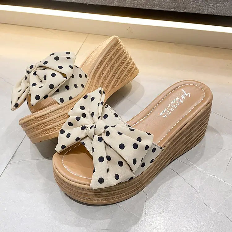 Sandales compensées à talons hauts tendance
