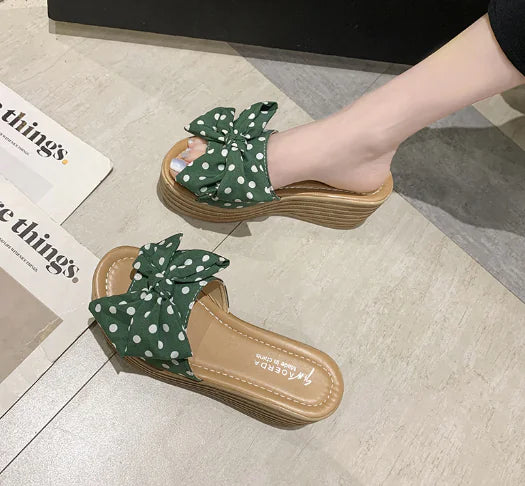Sandales compensées à talons hauts tendance