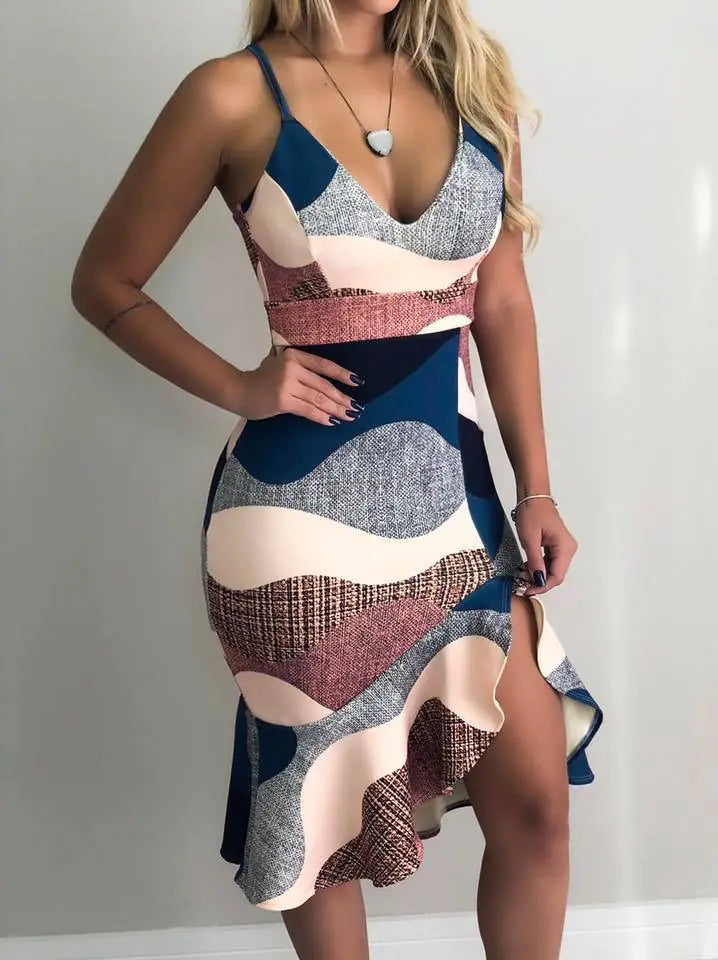 Robe moulante à volants et col en V avec bretelles spaghetti
