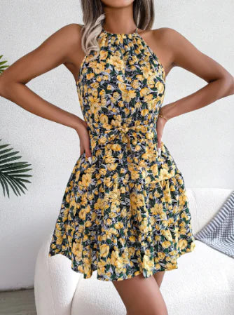 Robe plissée fleurie avec ourlet à volants