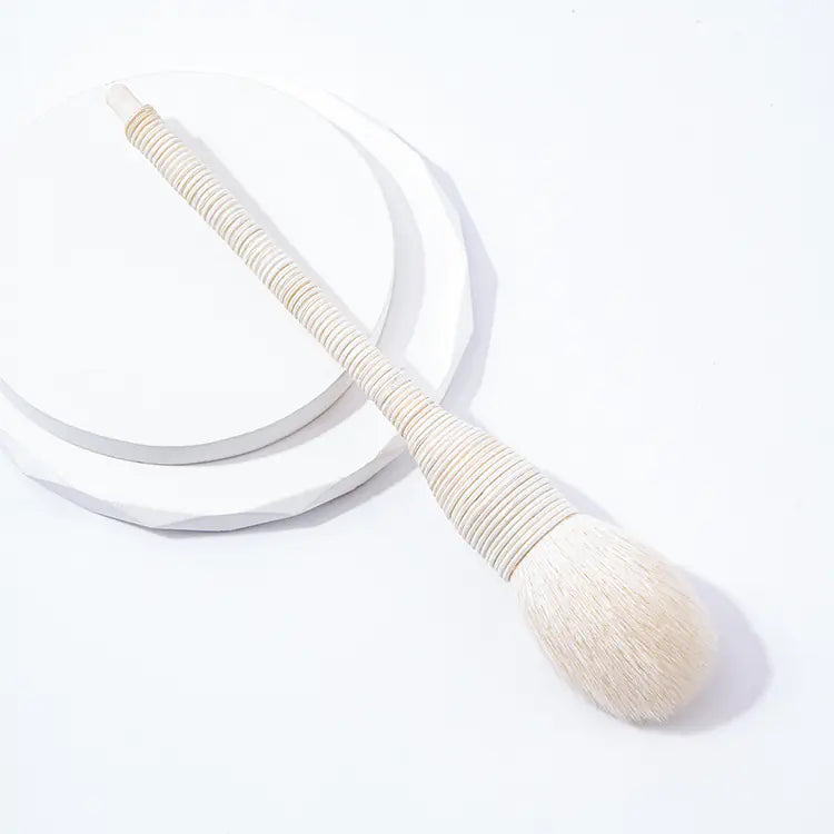 Pinceau à poudre et pinceaux de maquillage en laine de rotin avec manche en bois