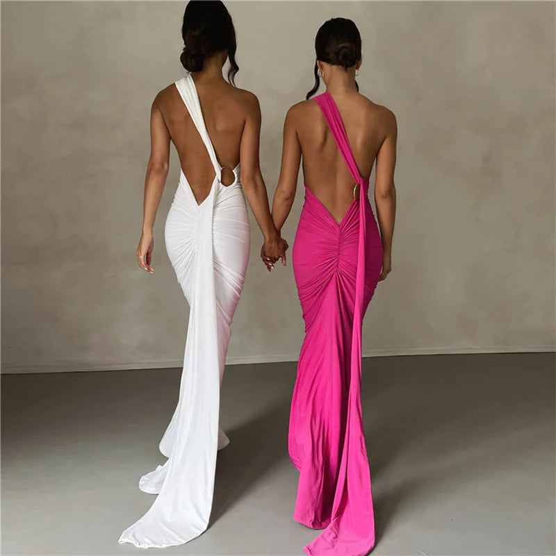 Robe longue dos nu à épaules inclinées