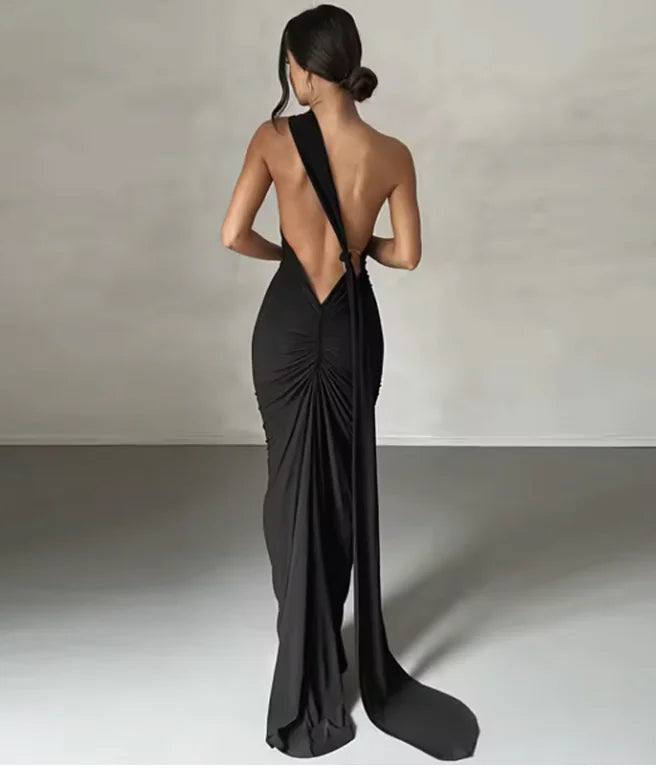 Robe longue dos nu à épaules inclinées