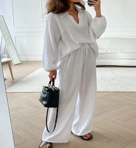 Ensemble deux pièces avec col en V et pantalon