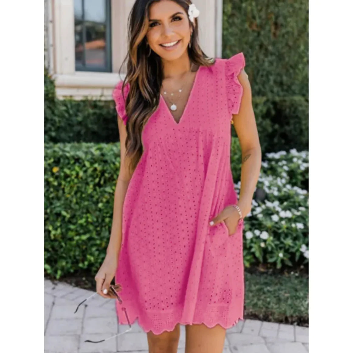 Robe romantique en dentelle ajourée à col en V