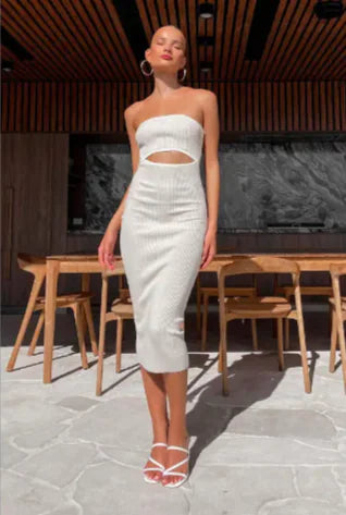 Robe fourreau chic à rayures et épaules dénudées