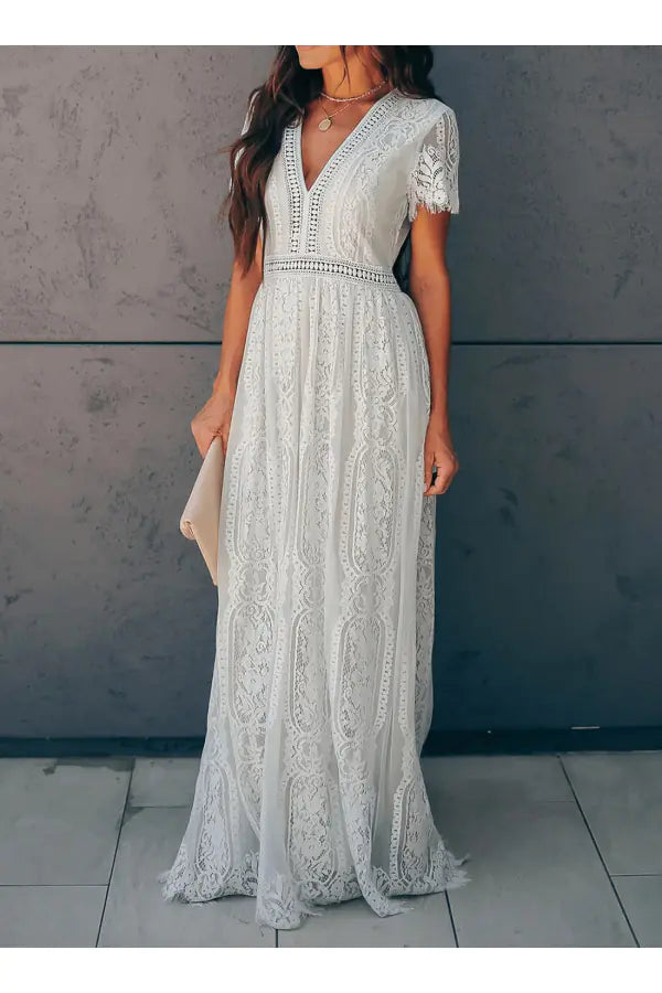 Robe longue en dentelle à col en V