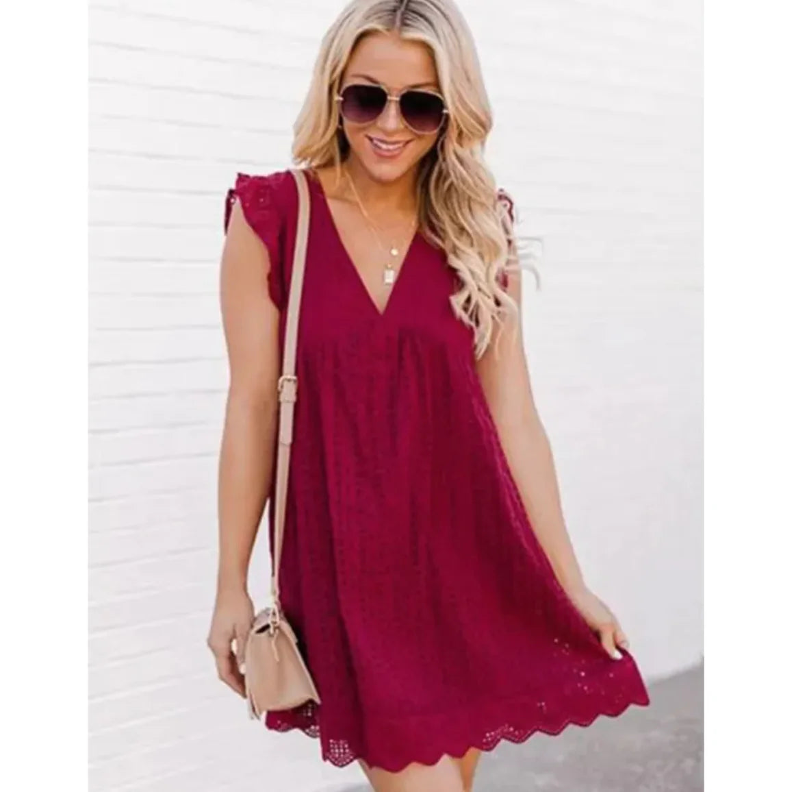 Robe romantique en dentelle ajourée à col en V