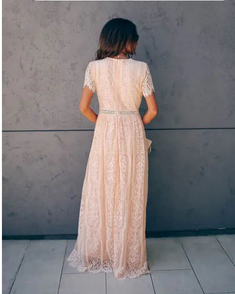Robe longue en dentelle à col en V