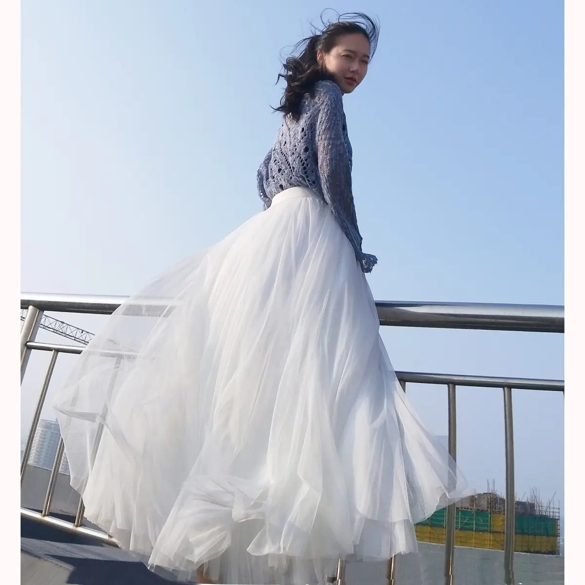 Fluffy Mesh Skirt for a Slim Look