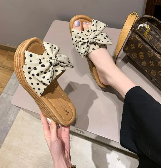 Sandales compensées à talons hauts tendance