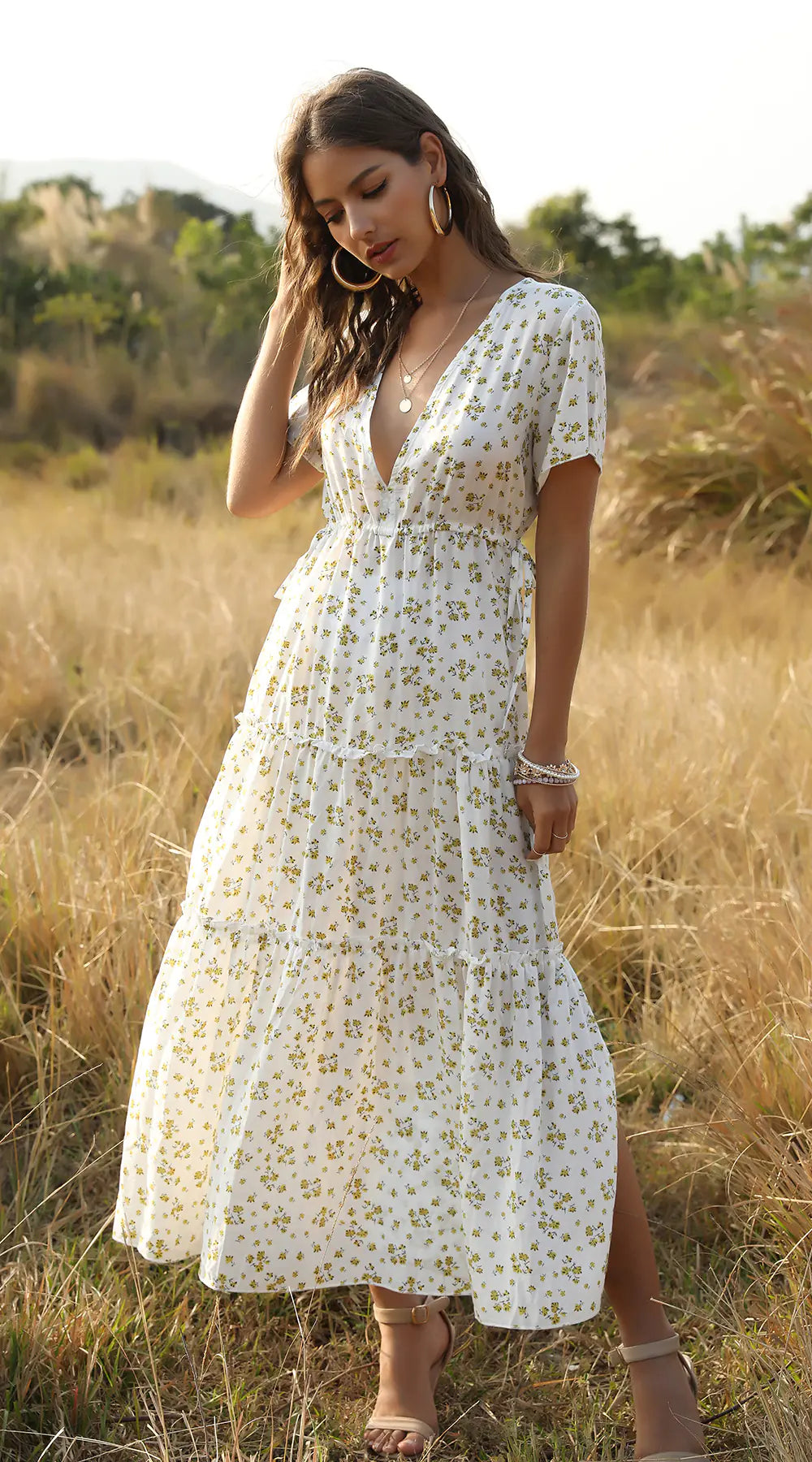 Robe longue bohème fleurie à volants et col en V