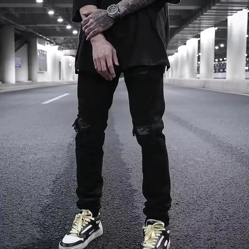 Slim-Fit Zippered Jeans for a Stylish Look