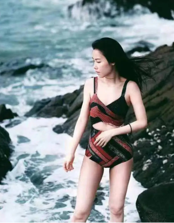 Maillot de bain une pièce élégant pour femme