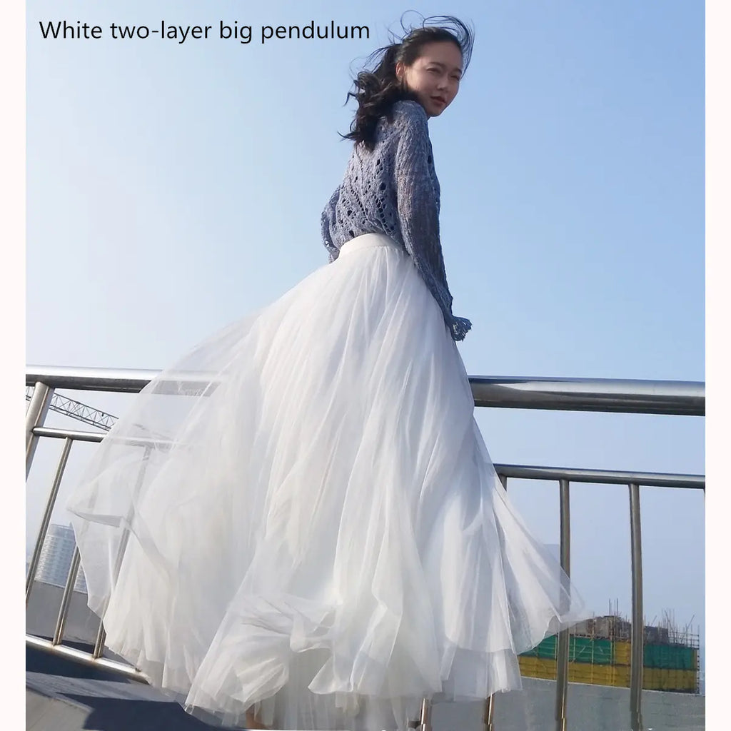 Fluffy Mesh Skirt for a Slim Look