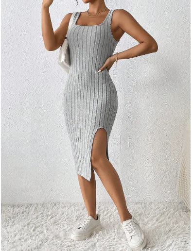 Robe fendue sans manches