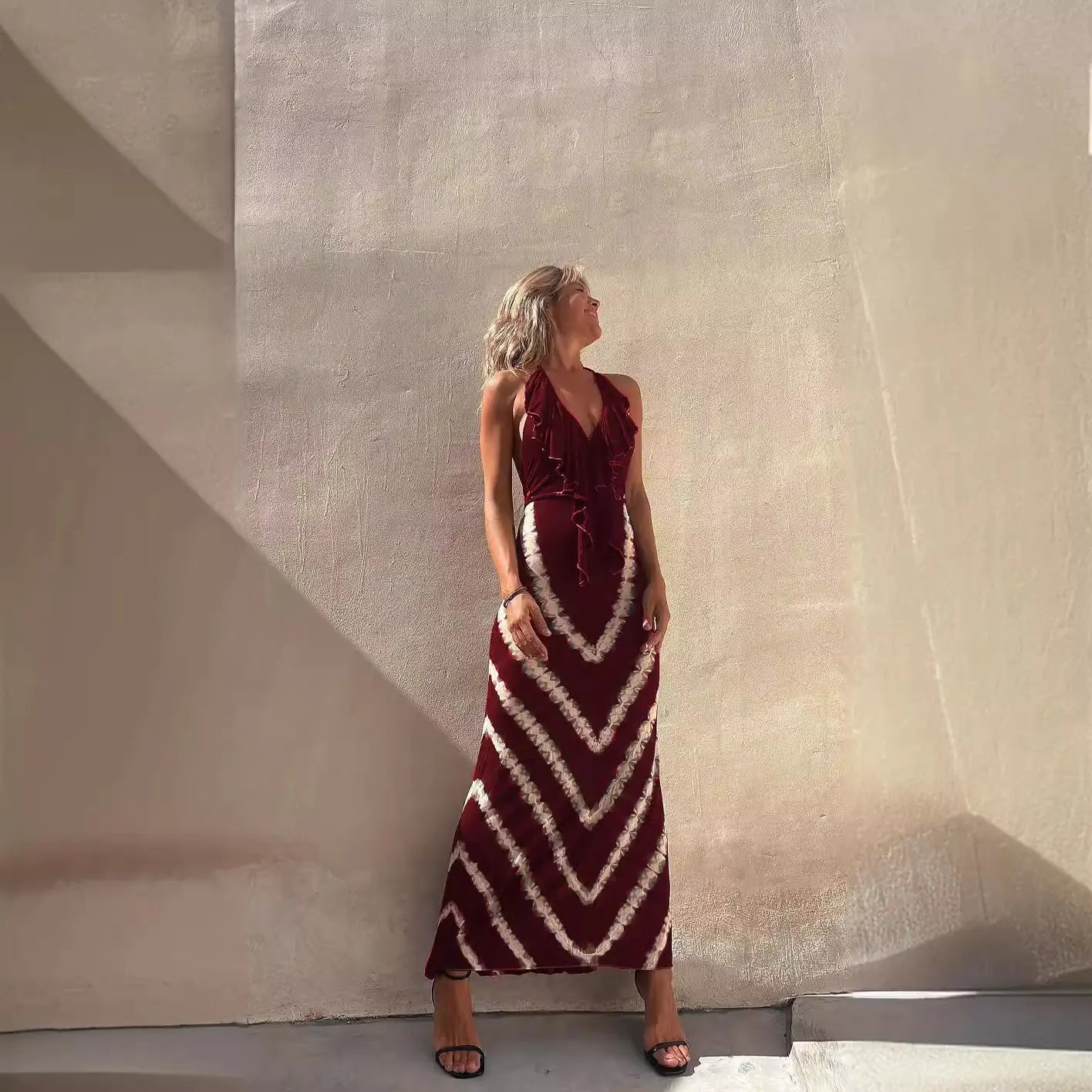 Robe longue sans manches à col en V et imprimé