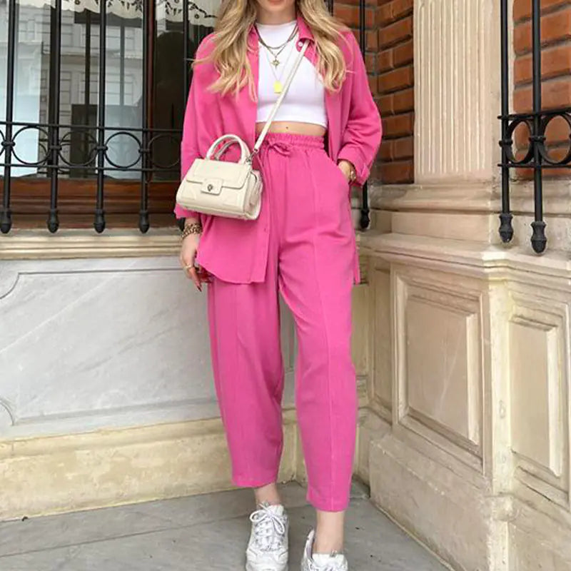 Ensemble deux pièces décontracté à la mode avec chemise et pantalon
