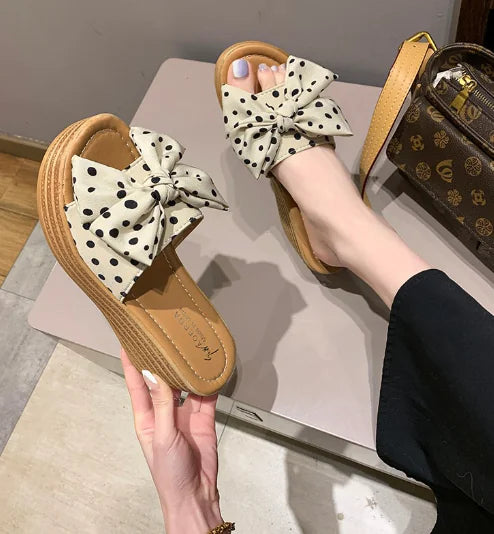 Sandales compensées à talons hauts tendance
