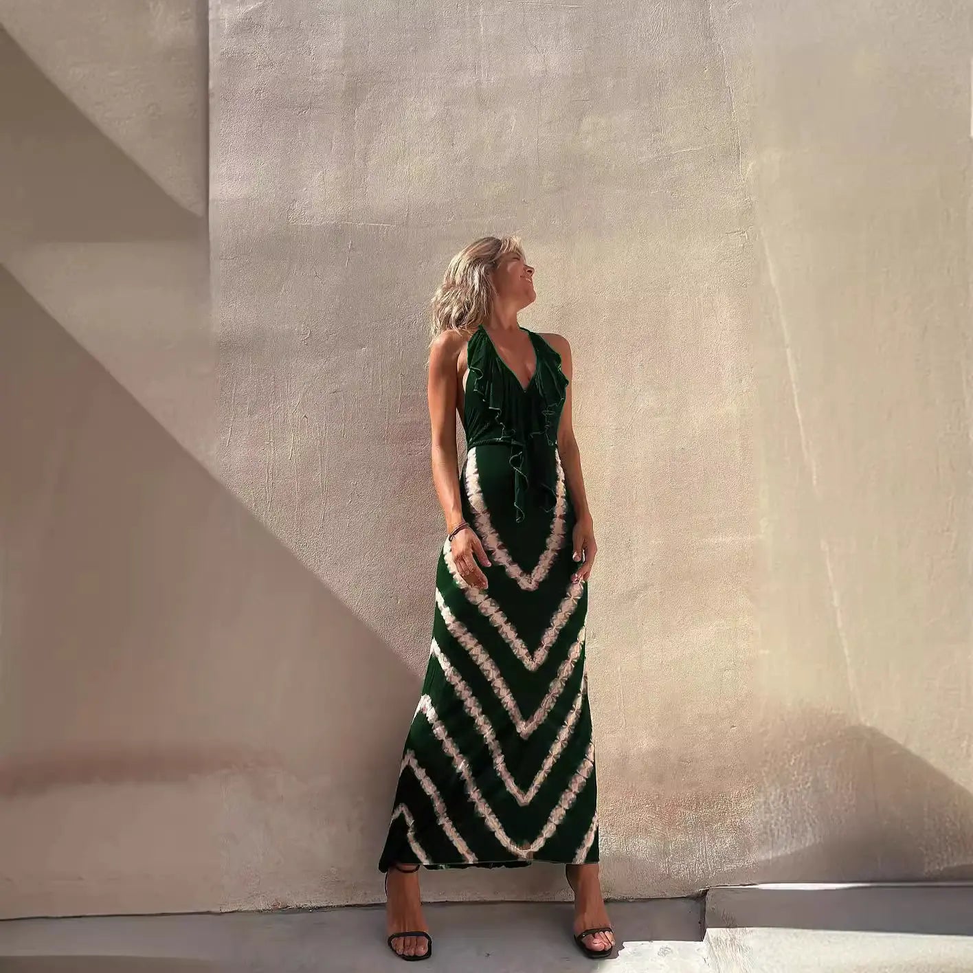 Robe longue sans manches à col en V et imprimé