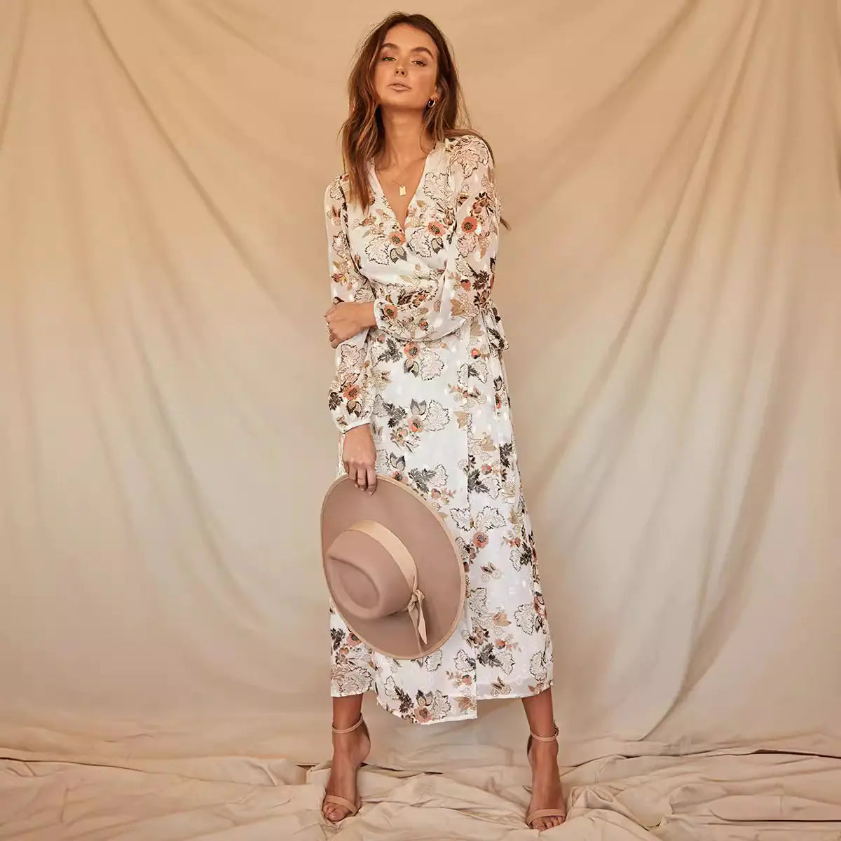 Robe à manches bouffantes et col en V