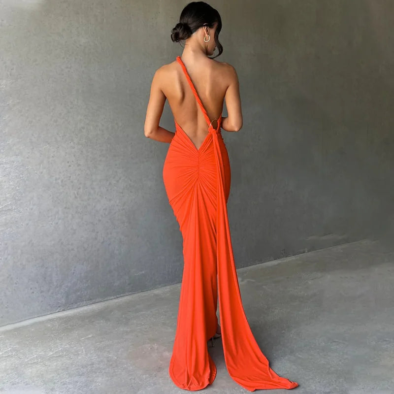 Robe longue dos nu à épaules inclinées