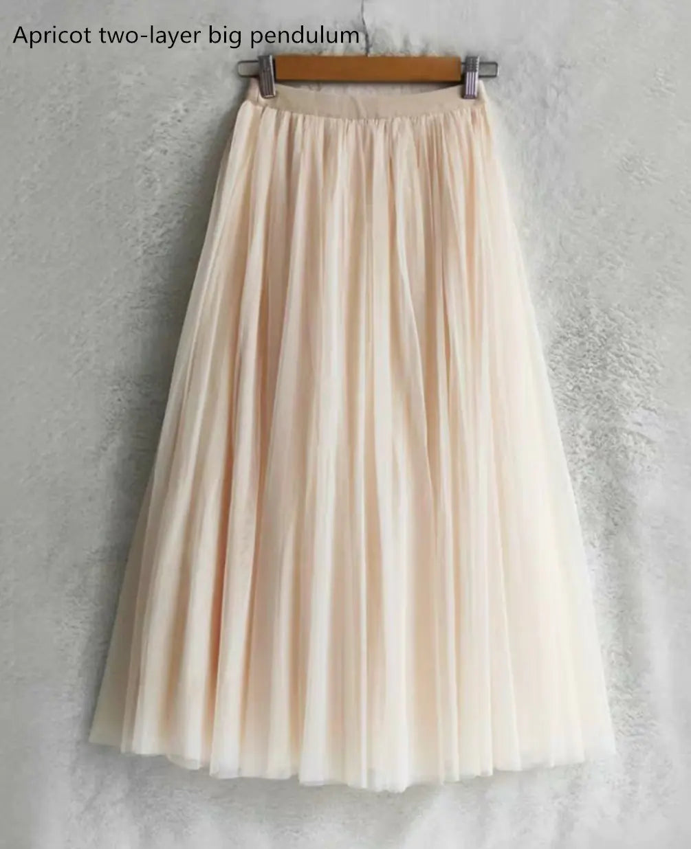 Fluffy Mesh Skirt for a Slim Look