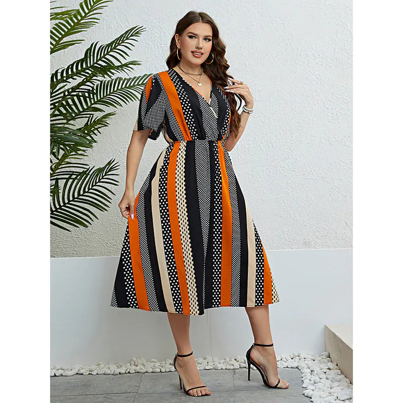 Robe d'été grande taille à manches courtes et col en V