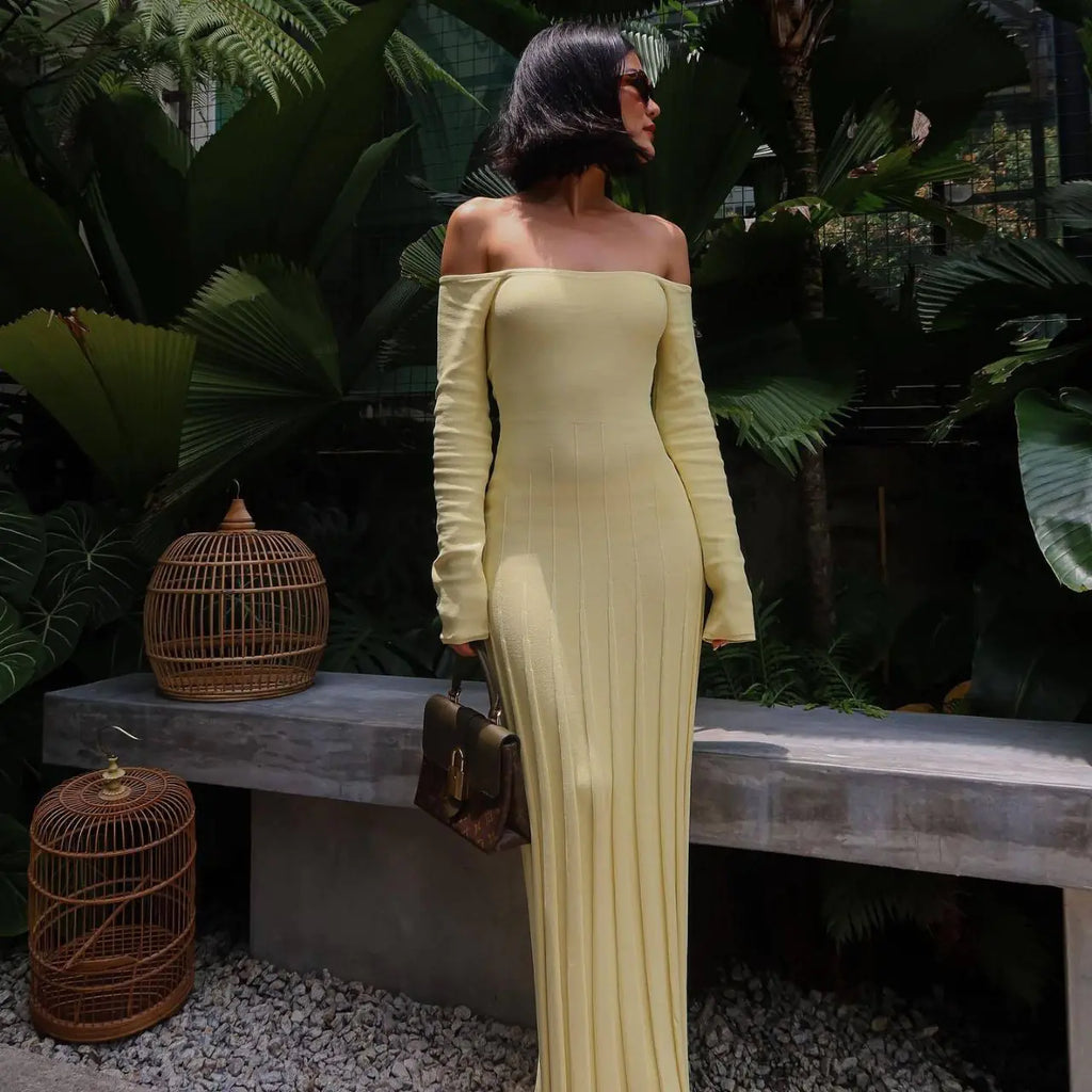 Robe Tricotée Rayée à Épaules Dénudées