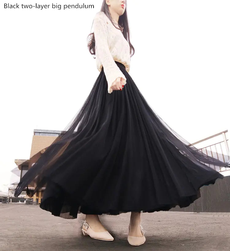 Fluffy Mesh Skirt for a Slim Look