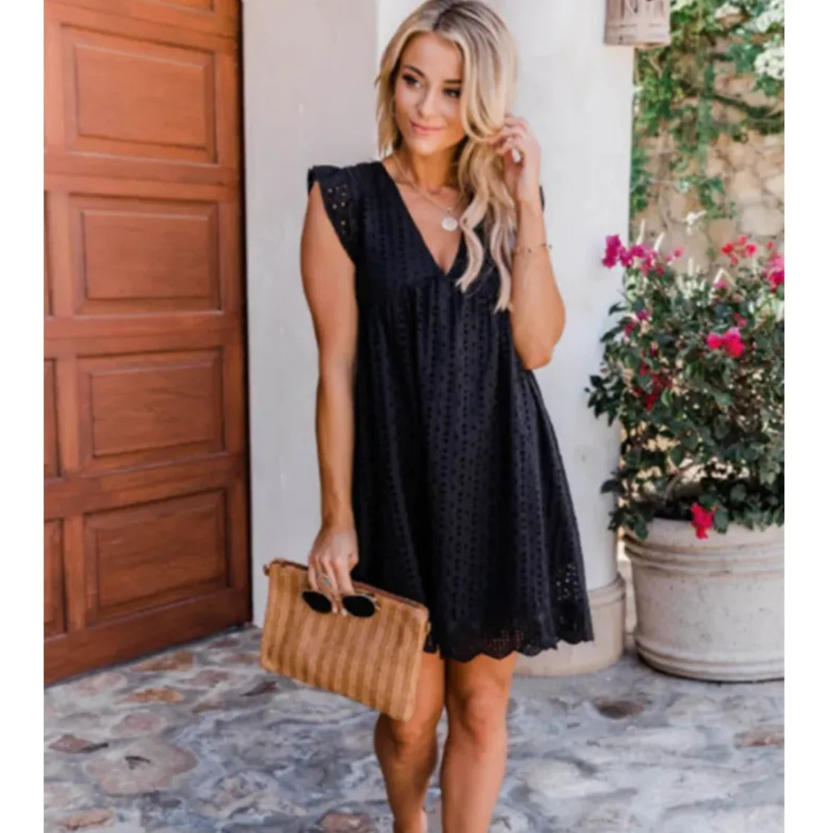 Robe romantique en dentelle ajourée à col en V