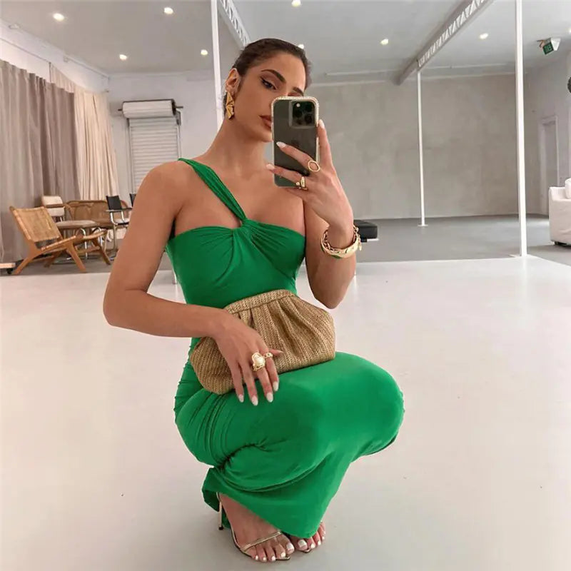 Robe à épaules dénudées