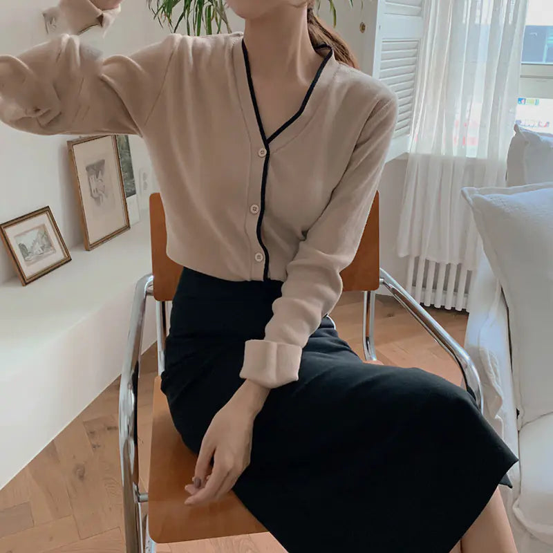 Jupe mi-longue rétro taille haute avec fente