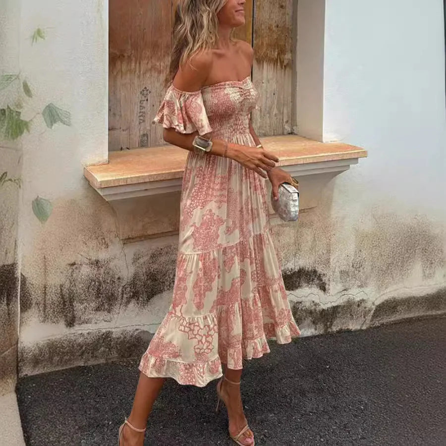 Robe à volants et épaules dénudées