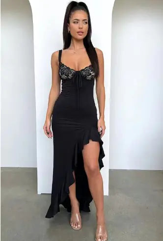 Robe longue d'été dos nu à volants et dentelle